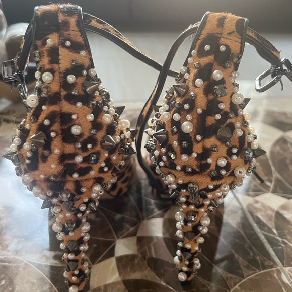 Gianni Bini cheetah print with jewels and pearls size 7 - Picture 5 of 5